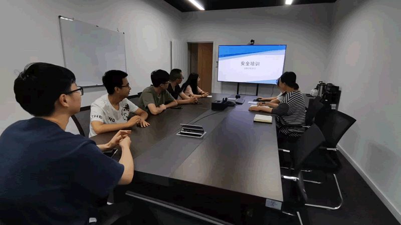 选择成人教育机构时，可以从以下几个方面了解：