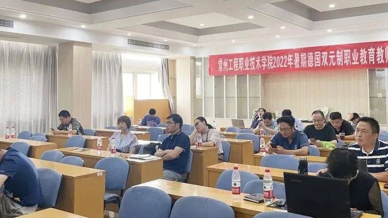 小标题：Scratch：图形化编程的入门神器